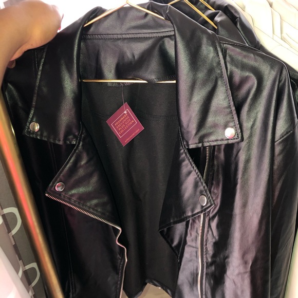 Last one🚨(PLUS)Vegan Faux Leather jacket💕 - Picture 2 of 2